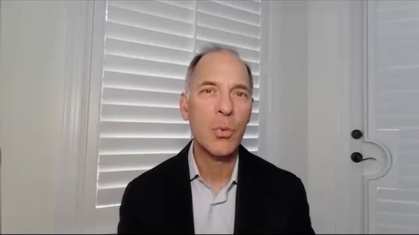 穆迪警告1年内美国经济衰退概率达49%！专访穆迪首席经济学家