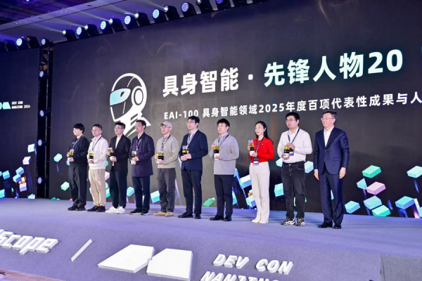 智元揽获EAI-100五项重磅大奖，姚卯青获“EAI 先锋人物”