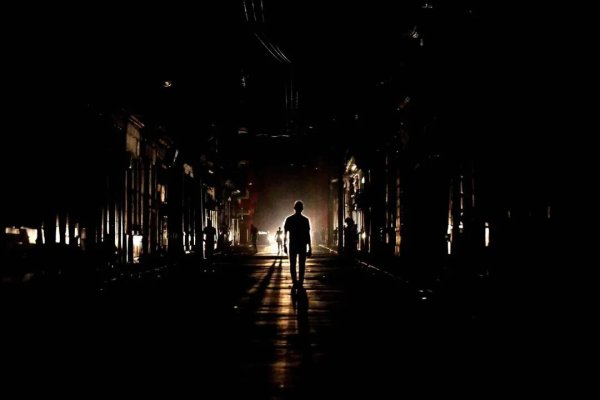 牛弹琴：特朗普的三重局