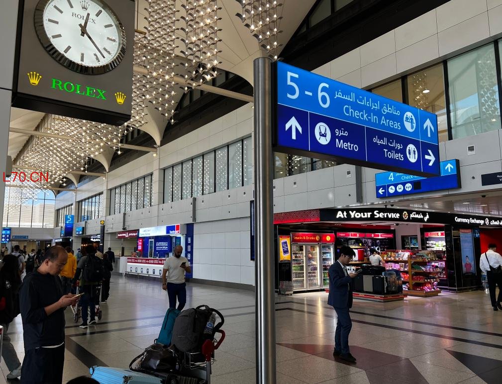 　　这是3月7日拍摄的阿联酋迪拜国际机场候机厅内景。新华社发